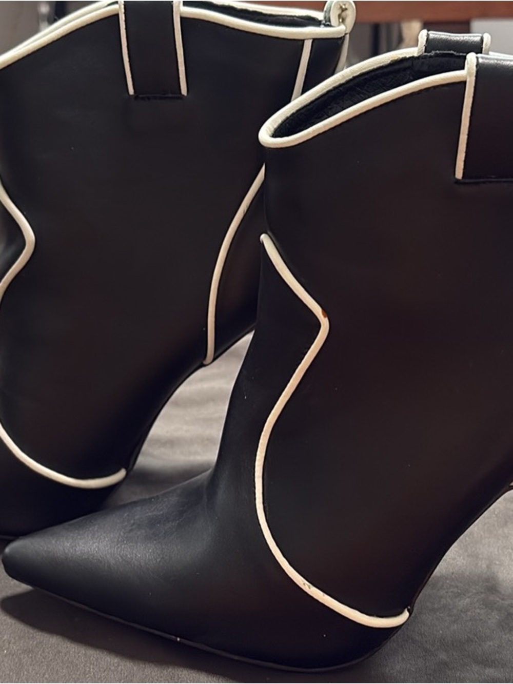 VENUS Black Pointed Western-Inspired Ankle Boots with White Piping Size 7.5